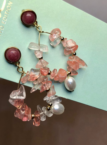 گوشواره سنگ و مروارید|گوشواره ترند|گوشواره سنگ صورتی|گوشواره سنگ نیمه قیمتی | گوشواره پینترستی صورتی مرواریدی