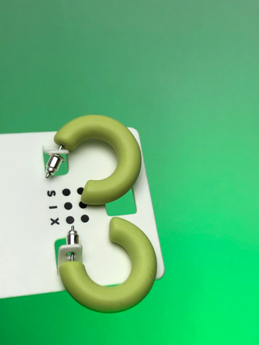 گوشواره اروپایی برند SIX|گوشواره فانتزی |گوشواره یلدایی |گوشواره شب یلدا| گوشواره سبز|گوشواره نیم دایره سبز بسیار ظریف و خاص وارداتی