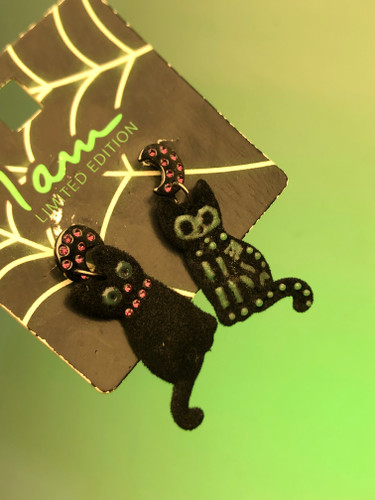 گوشواره فانتزی برند|گوشواره گربه با نمک مناسب کادویی(شبرنگ)🐱|گوشواره گربه مخملی