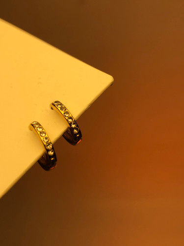 گوشواره نگینی گرد روکش طلا|گوشواره حلقه ای نگینی|گوشواره ترندروز|گوشواره دخترانه|گوشواره اقتصادی