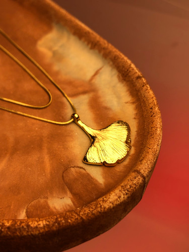 گردنبند ۲لاین قاصدک|گردنی رولباسی طلایی|گردن بند بلند آویز رو لباسی|گردنبند برگ انجیر|گردنبند ابکاری طلا بلند|ترند|دخترانه|هدیه دخترانه|گردنبند پینترستی