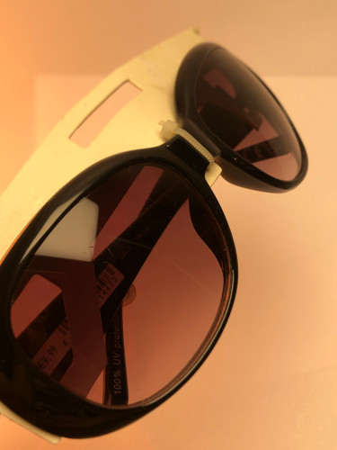 عینک آفتابی زنانه شیشه رنگی اصلی اورجینال خارجی بارکد دار|عینک آفتابی uv 400 اورجینال پلاریزه|عینک آفتابی اصلی اروپایی برند|عینک استوک اروپایی فریم مشکی خاص