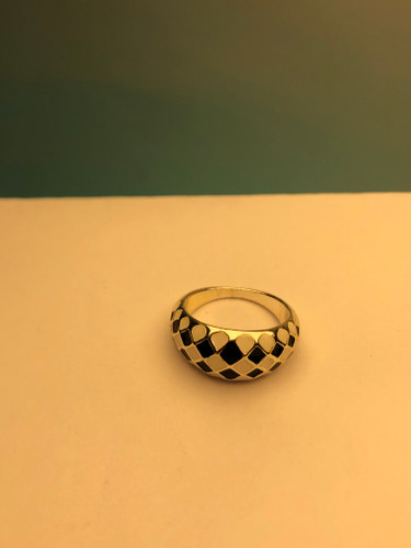 انگشتر رنگ ثابت|انگشتر طلایی دخترانه|انگشتر قلبی|انگشتر پینترستی |انگشتر شطرنجی|اکسسوری زنانه|انگشتر خاص |انگشتر منحنی سیاه سفید