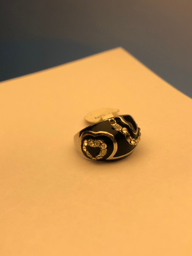 انگشتر رنگ ثابت|انگشتر سیاه نگین دار|انگشتر زنانه نگین دار|انگشتر مشکی نقره ای|اکسسوری زنانه|انگشترقلب نگینی|انگشتر شلوغ طرحدار