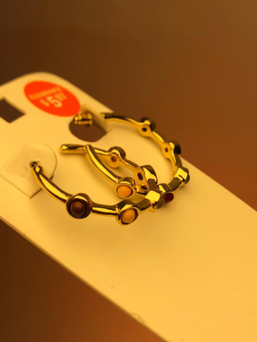 گوشواره رنگ ثابت|گوشواره طلایی سنگ دار|گوشواره زنانه چندسنگ |گوشواره چندسنگ طلایی |اکسسوری زنانه|گوشواره خاص